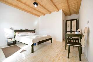Отели типа «постель и завтрак» Cloasterf Haus Cloaşterf Стандартный двухместный номер с 1 кроватью-2